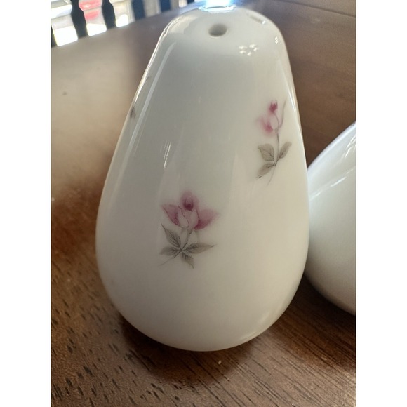 VTG Style House Salt & Pepper Shakers Fine China "Rosette" 3 1/2" Made In Japan - Picture 5 of 6
